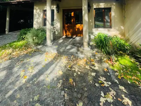 Casa 4 ambientes con 4 baños