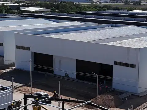 NAVE INDUSTRIAL en VENTA 1.000 MTS - POLO 52