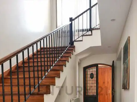 Casa 7 ambientes con 4 baños