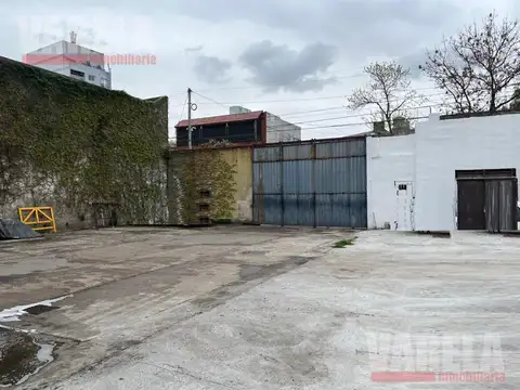 Galpón en Barracas: Santa Maria Del Buen Aire  600  doble frente 20.80 x fondo 54.71mtrs. Mixtura 2.