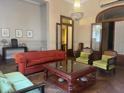 Casa 14 ambientes con 8 baños