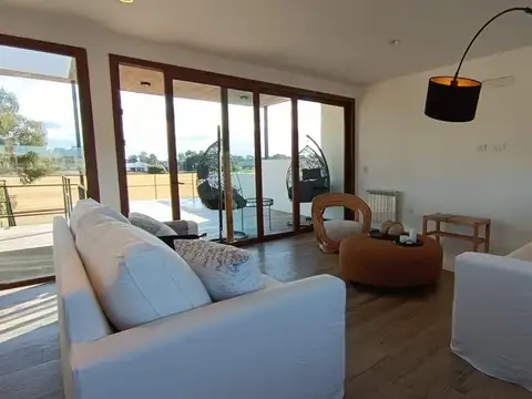 Casa en venta - 4 Dormitorios 4 Baños - Pinamar