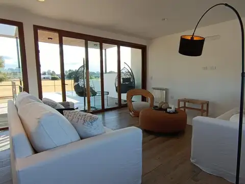 Casa en venta - 4 Dormitorios 4 Baños - Pinamar