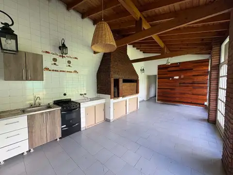 Casa en Venta en Los Robles del Monarca, USD 129.000