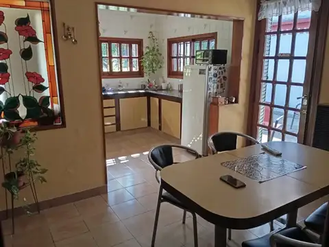 Casa en Venta con 3 cocheras