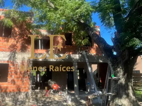 Casa en Venta con 3 cocheras