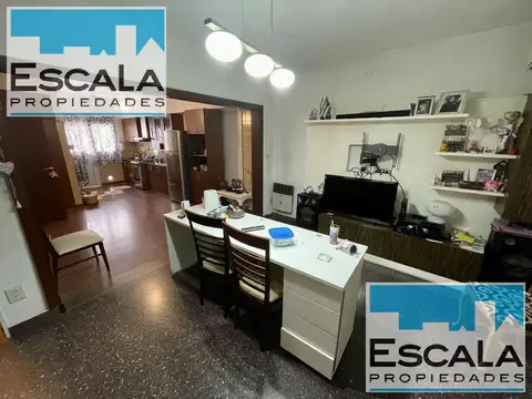 CASA DE 3 DORMITORIOS CON SALON EN PLANTA BAJA Y COCHERA