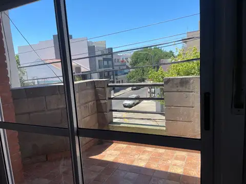 Depto Tipo Casa en Venta 8 años