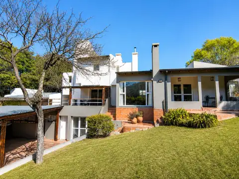 VENTA CASA + 3 DEPTOS. EN VILLA GENERAL BELGRANO