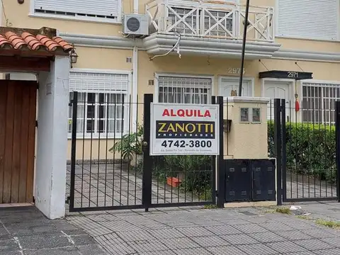 Casa triplex en  alquiler.