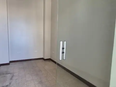 Oficina 6 ambientes con 1 baño