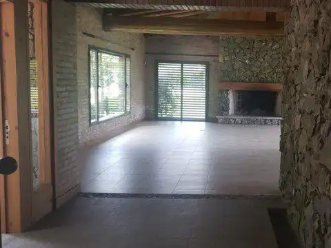 Casa 5 ambientes con 6 baños