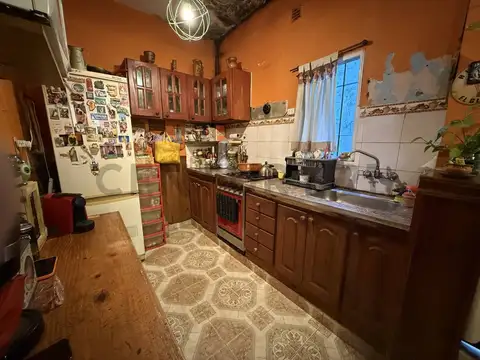 VENTA CASA 4 AMBIENTES CON FONDO LIBRE LANUS ESTE A RECICLAR