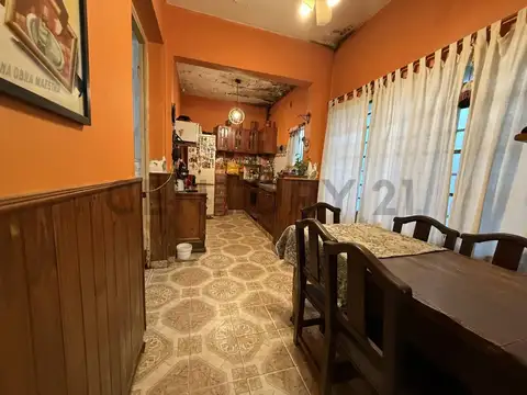 Casa 4 ambientes con 2 baños