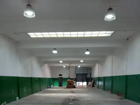 Depósito Industrial con Oficinas y Fuerza Motriz, 475 m² en San Martín