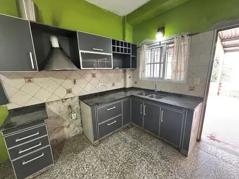 Casa 5 ambientes con 2 baños