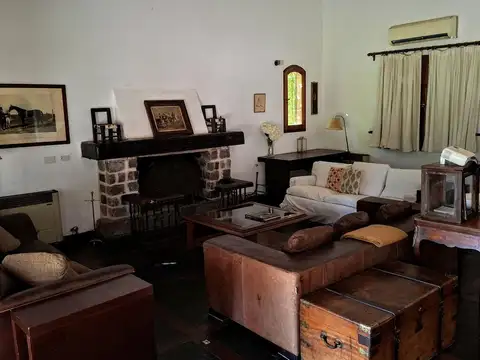 Casa en Alquiler con 4 cocheras