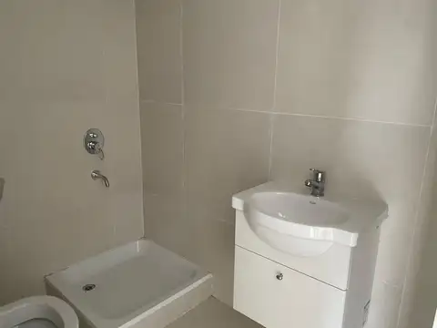 MONOAMBIENTE CFTE C/PATIO A ESTRENAR