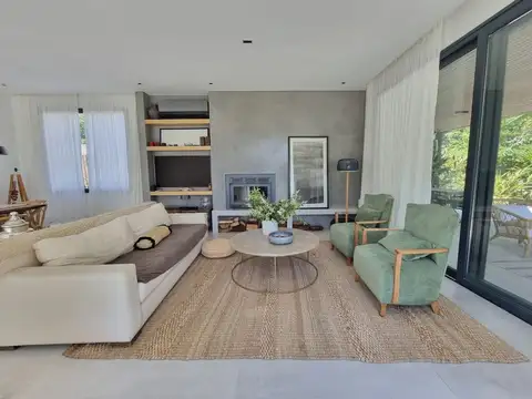 Avenida General Juan Domingo Perón 7200