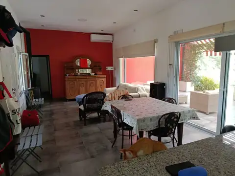 Casa 4 ambientes con 3 baños