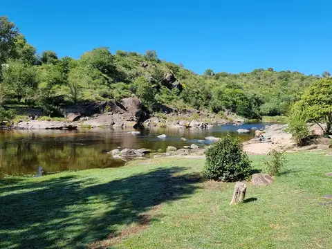 EXCELENTE PREDIO EN VENTA, DE 2.100 MT2 CON FONDO AL RIO BALNEARIO TALAHUASI, IDEAL PARA COMPLEJO