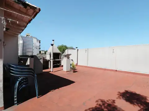 VENTA CASA 8 AMBIENTES FLORESTA - LOTE PROPIO - 2 PLANTAS - LOCAL COMERCIAL - PERMUTA - APTO CREDITO