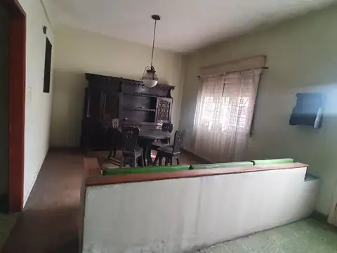 Casa 4 ambientes con 1 baño