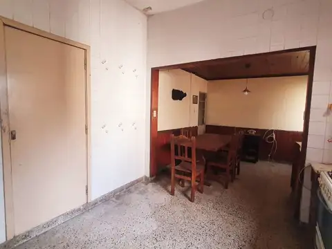 Casa en Venta en Ituzaingó a reciclar / Jardín