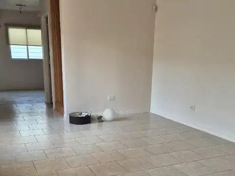 SE VENDE TRIPLEX EN IMPECABLES CONDICIONES EN ITUZAINGO ZONA GOLF CON ENTRADA DE AUTO