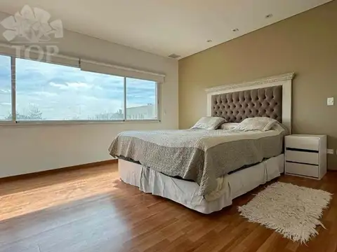 Casa 7 ambientes con 4 baños