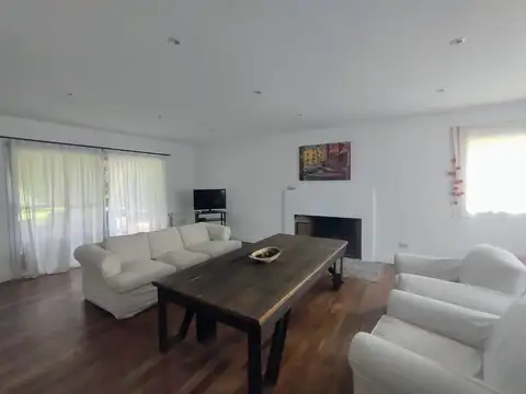 Casa en Venta con 3 cocheras