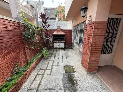 VENTA PH C/COCHERA RAMOS MEJIA 3 AMBIENTES CON PATIO Y TERRAZA