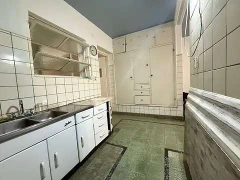 VENTA CASA 8 DORMITORIOS BARRRIO SAN VICENTE.