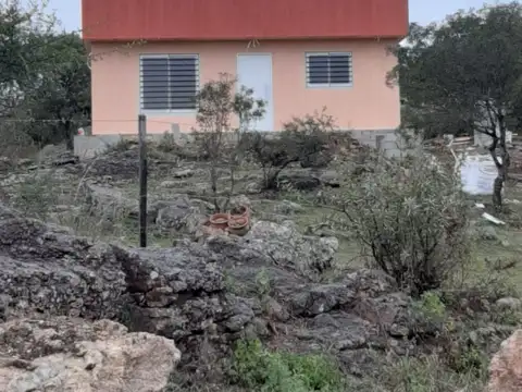 VENDE CASA EN FLOR SERRANA TANTI DE 2 DORMITORIOS
