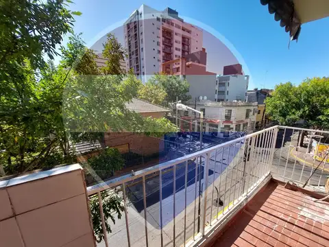 DEPARTAMENTO 3 AMB con balcón,cocheray luz