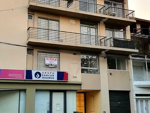 Departamento  piso 1 por escalera- Luis Agote- Catamarca al 3000-Rosario- Alquiler-