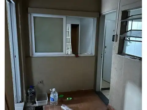 CASA  CON LOCAL COMERCIAL A RECICLAR