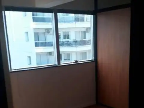 Oficina 5 ambientes con 1 baño