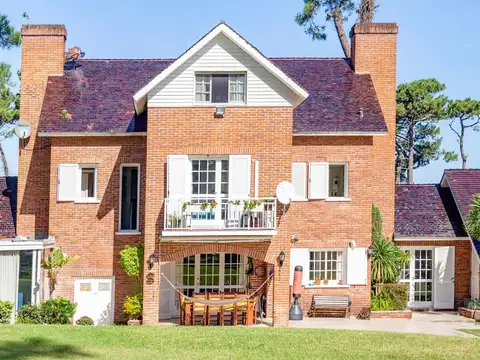 Casa en Venta con 2 cocheras