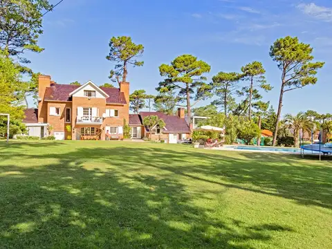 Casa en Venta en Playa Mansa, USD 1.050.000