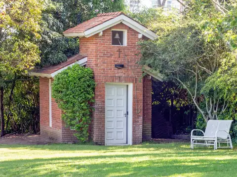 Casa 10 ambientes con 6 baños