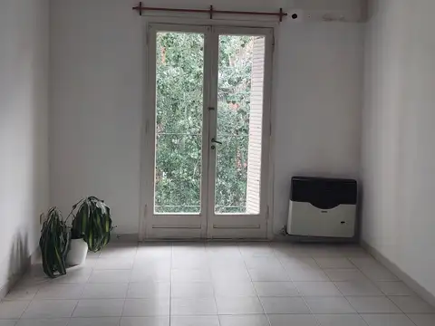 Alquiller 3 ambientes contrafrente con balcon luminoso