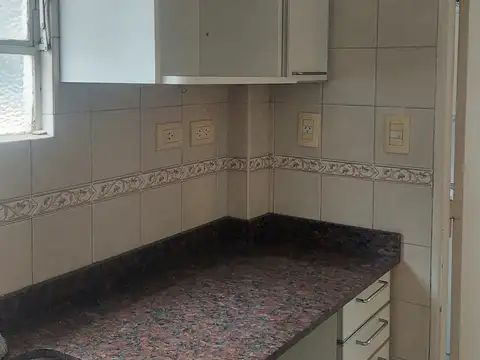 Alquiller 3 ambientes contrafrente con balcon luminoso