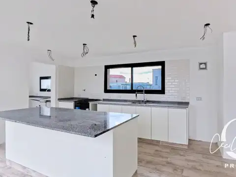 Casa 6 ambientes con 3 baños
