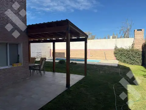 Casa 6 ambientes con 3 baños