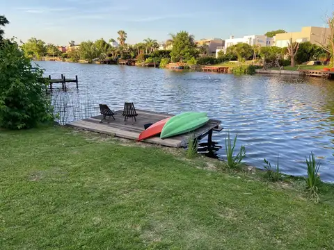 Casa alquiler Enero, Barrio San Isidro Labrador sobre la laguna.