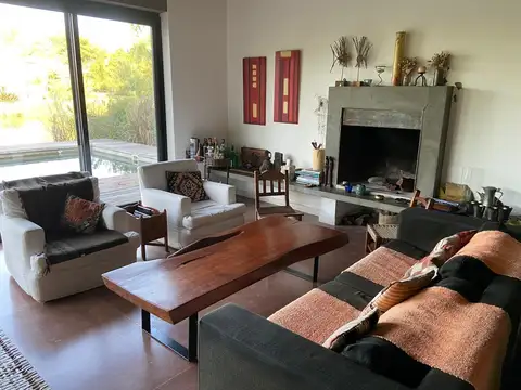 Casa 4 ambientes con 3 baños