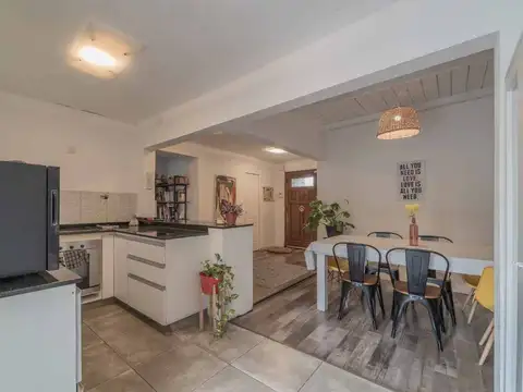 VENTA CASA 4 AMBIENTES C QUINCHO VILLA ADELINA