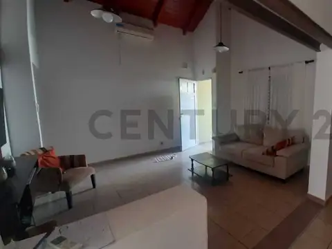 Casa 5 ambientes con 1 baño