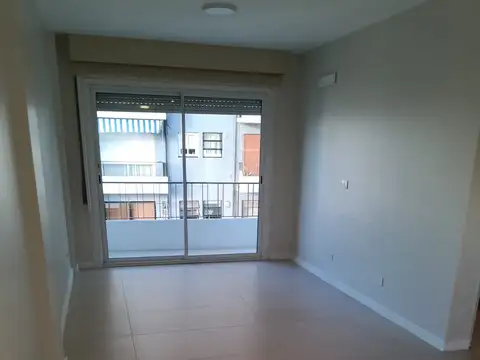 Muy buen monoambiente con balcón
